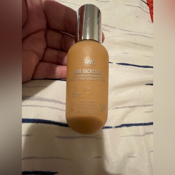 Christian Dior Backstage Face & Body Foundation In 4wo. - Picture 2 of 7